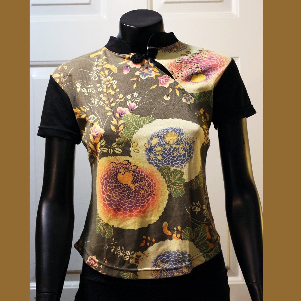 Blossom Asia print top with neck clasp